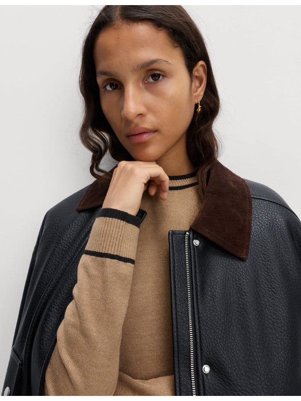 Marks & Spencer Mimoriadne mäkký sveter s výstrihom ku krku a kontrastnými lemami Marks & Spencer hnedá