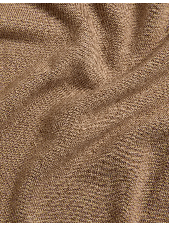 Marks & Spencer Mimoriadne mäkký sveter s výstrihom ku krku Marks & Spencer hnedá