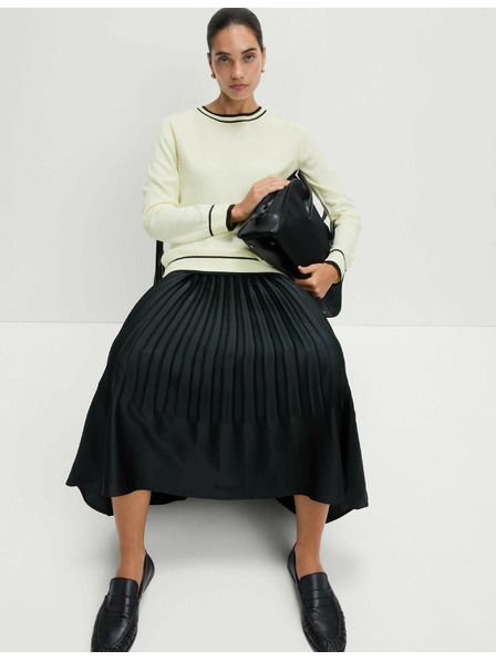 Marks & Spencer Mimoriadne mäkký sveter s výstrihom ku krku a kontrastnými lemami Marks & Spencer smotanová