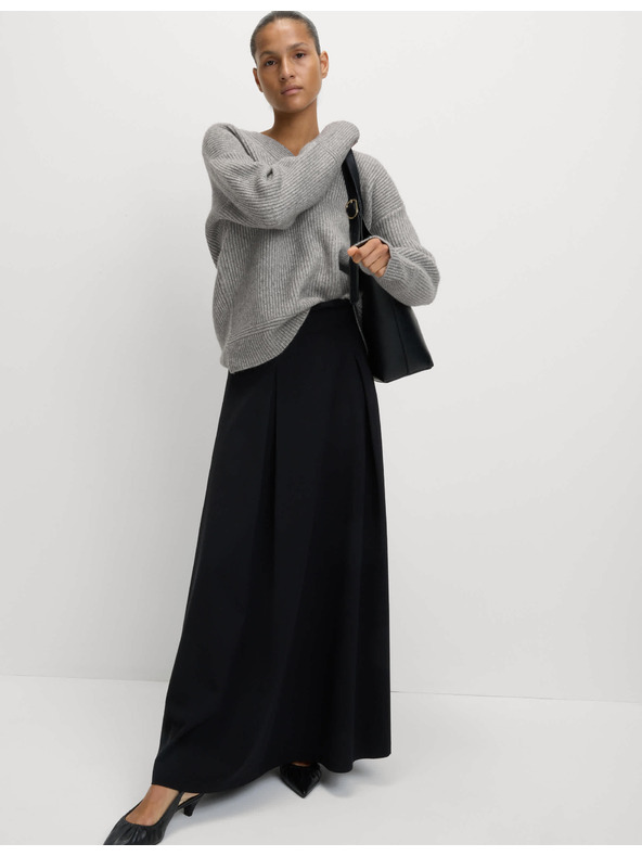 Marks & Spencer Rebrovaný sveter s výstrihom do V z mäkkej priadze Marks & Spencer šedá