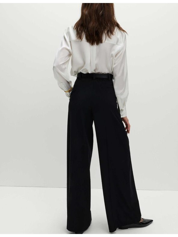 Marks & Spencer Plisované nohavice so širokými nohavicami Marks & Spencer čierna