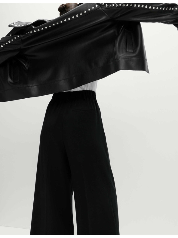 Marks & Spencer Nohavice so sklady a širokými nohavicami Marks & Spencer čierna