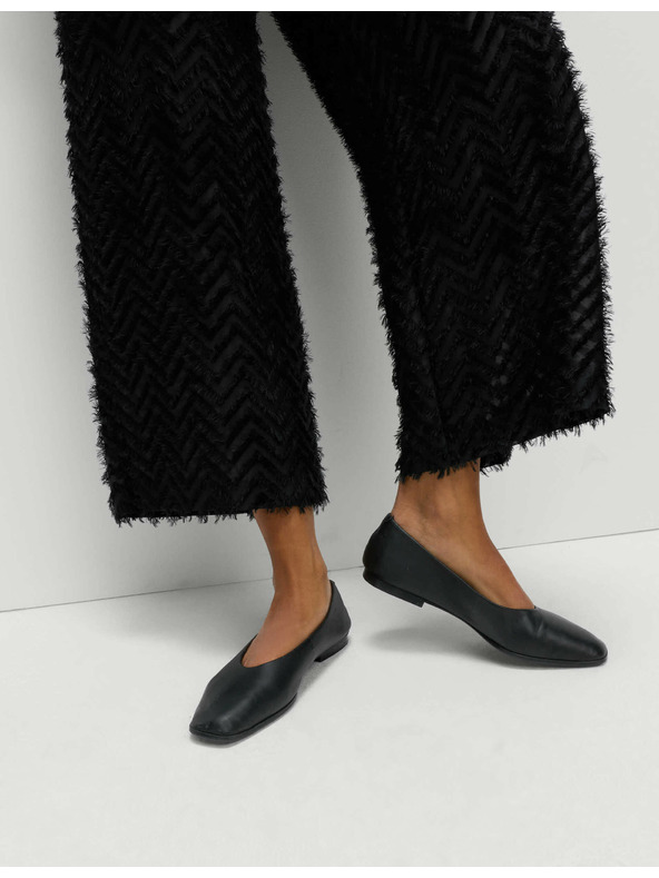 Marks & Spencer Skrátené nohavice so širokými nohavicami a textúrou Marks & Spencer čierna