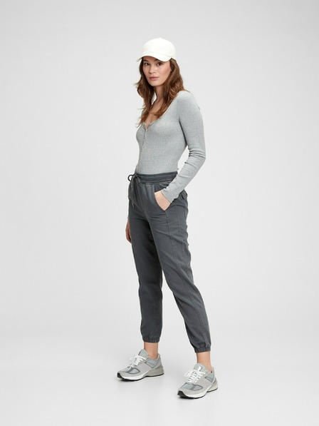 GAP Nohavice joggers GAP
