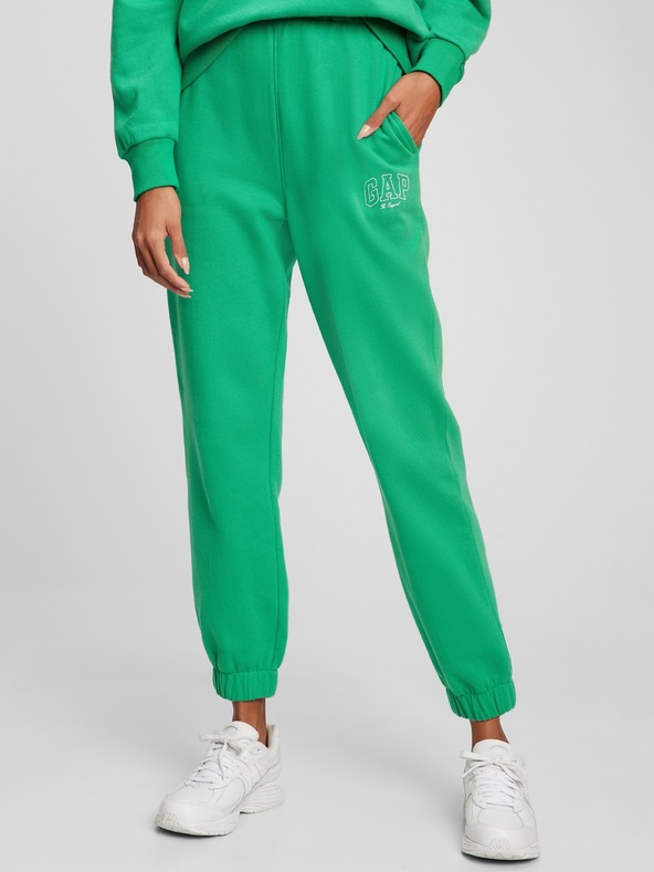 GAP Tepláky GAP logo