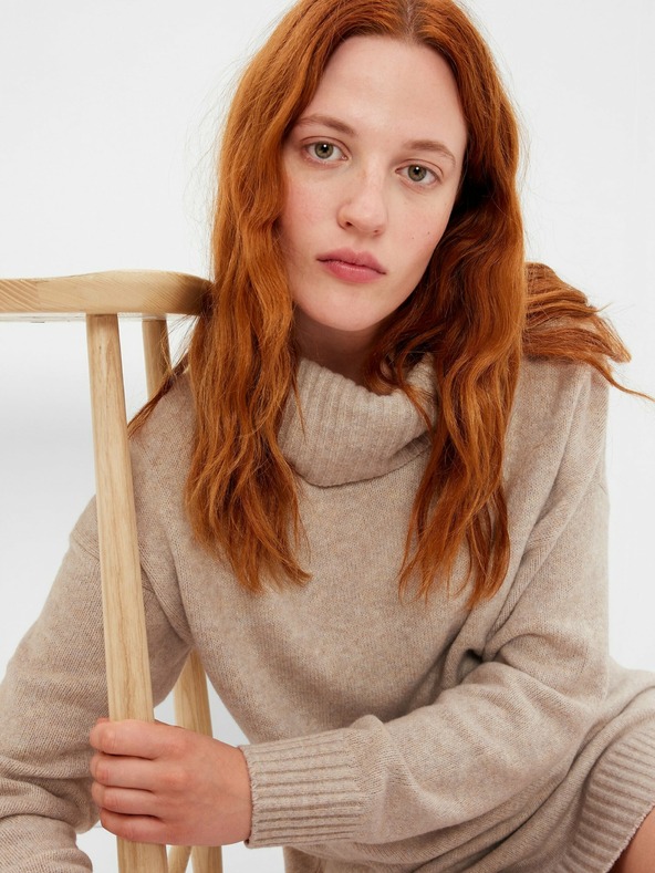 GAP Pletené mini šaty s rolákom GAP