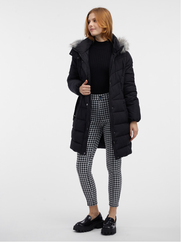 Orsay Čierný dámský prešívaný kabát s umelým kožúškom ORSAY