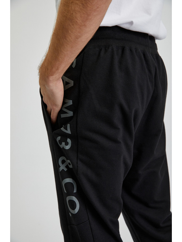 Sam 73 Čierne pánske tepláky s nápisom SAM73 Dio