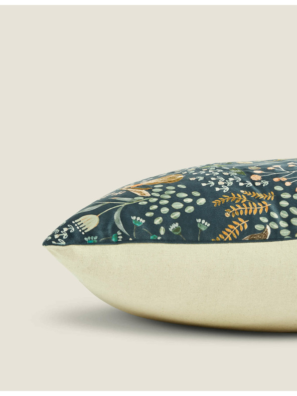 Marks & Spencer Vyšívaný vankúšik s lesným motívom Marks & Spencer námorná modrá