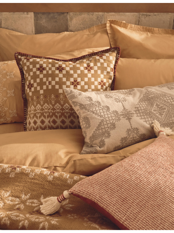 Marks & Spencer Vyšívaná prikrývka Sierra z čistej bavlny Marks & Spencer fialová