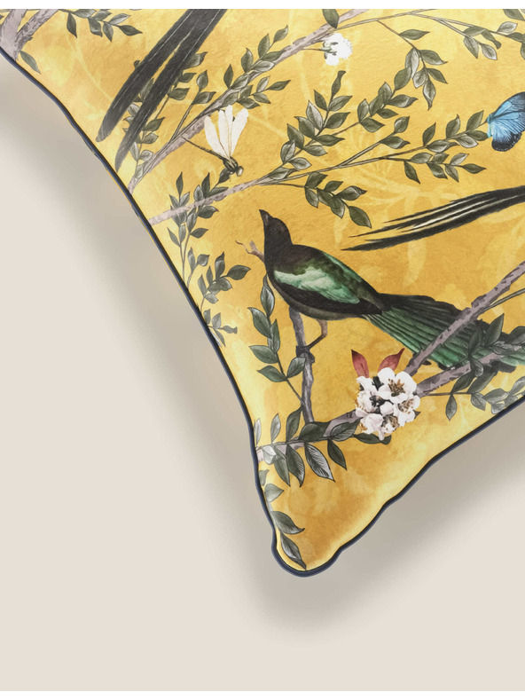 Marks & Spencer Zamatový vankúš s vtáčikmi Marks & Spencer žltá