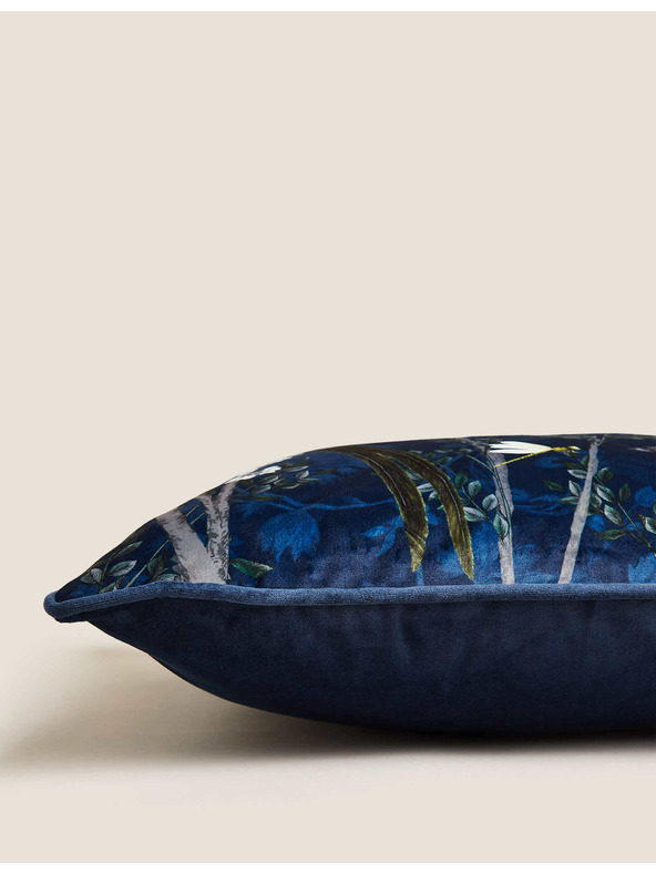 Marks & Spencer Zamatový vankúš s vtáčikmi Marks & Spencer námorná modrá