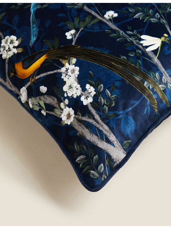 Marks & Spencer Zamatový vankúš s vtáčikmi Marks & Spencer námorná modrá