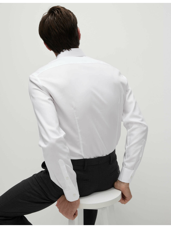 Marks & Spencer Bavlnená košeľa úzkeho strihu s nežehliaceou úpravou Marks & Spencer biela