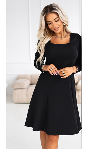 numoco IVANA pohodlné trapézové šaty s výstrihom a dlhým rukávom - čierne