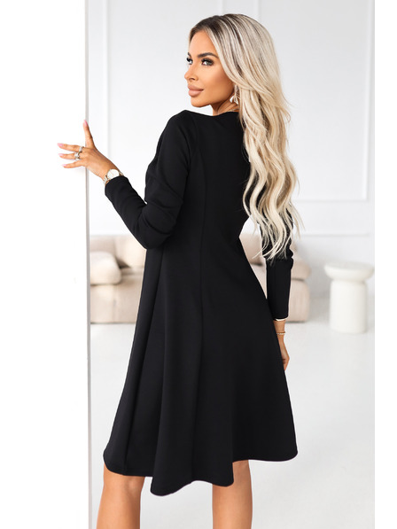 numoco IVANA pohodlné trapézové šaty s výstrihom a dlhým rukávom - čierne