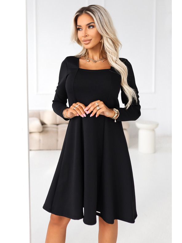 numoco IVANA pohodlné trapézové šaty s výstrihom a dlhým rukávom - čierne