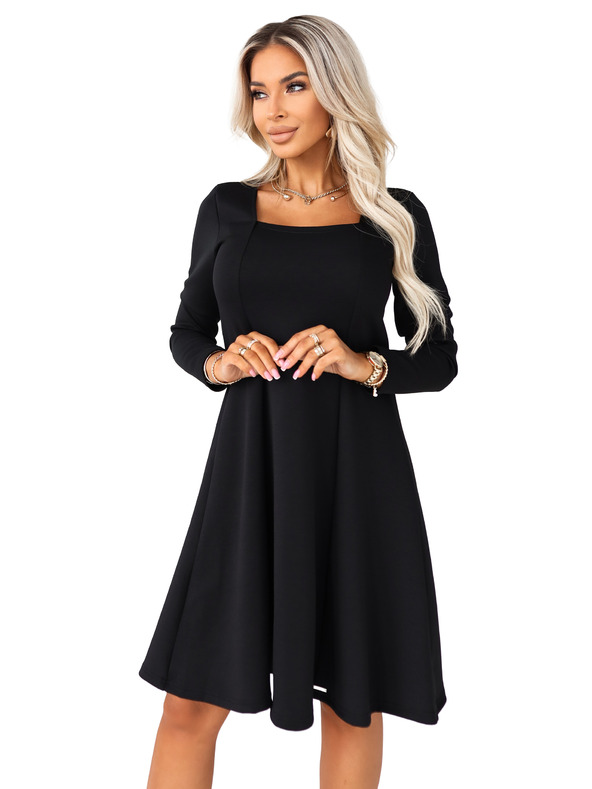 numoco IVANA pohodlné trapézové šaty s výstrihom a dlhým rukávom - čierne