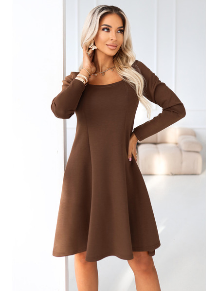 numoco IVANA pohodlné trapézové šaty s výstrihom a dlhým rukávom - čokoládové