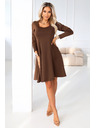 numoco IVANA pohodlné trapézové šaty s výstrihom a dlhým rukávom - čokoládové