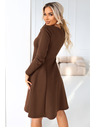 numoco IVANA pohodlné trapézové šaty s výstrihom a dlhým rukávom - čokoládové