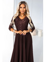 numoco AMBER elegantné dlhé čipkované šaty s výstrihom - čokoládové