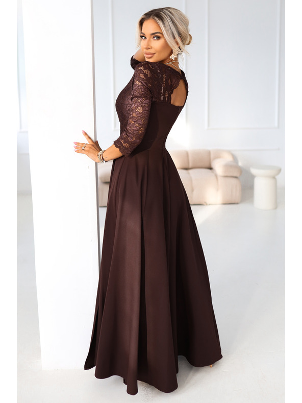 numoco AMBER elegantné dlhé čipkované šaty s výstrihom - čokoládové