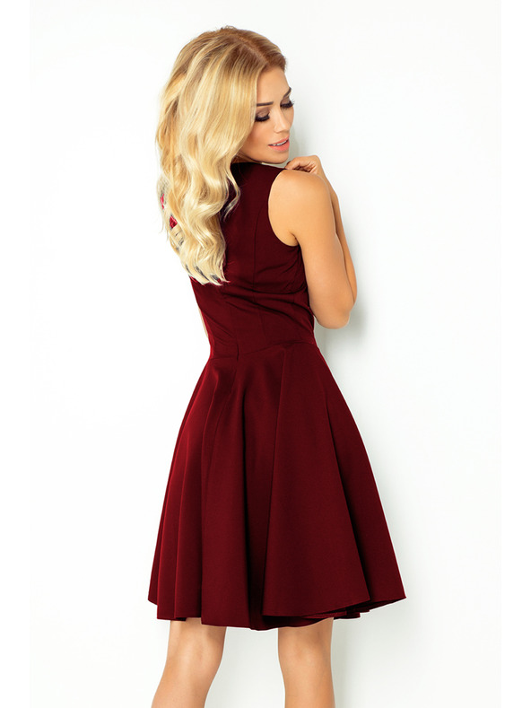 numoco Šaty - srdcovitý výstrih - burgundskej farby