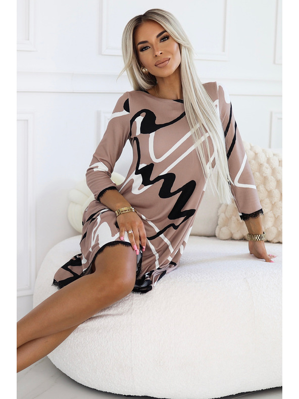 numoco Lichobežníkové svetrové šaty s čipkou - béžové s čiernobielym vzorom