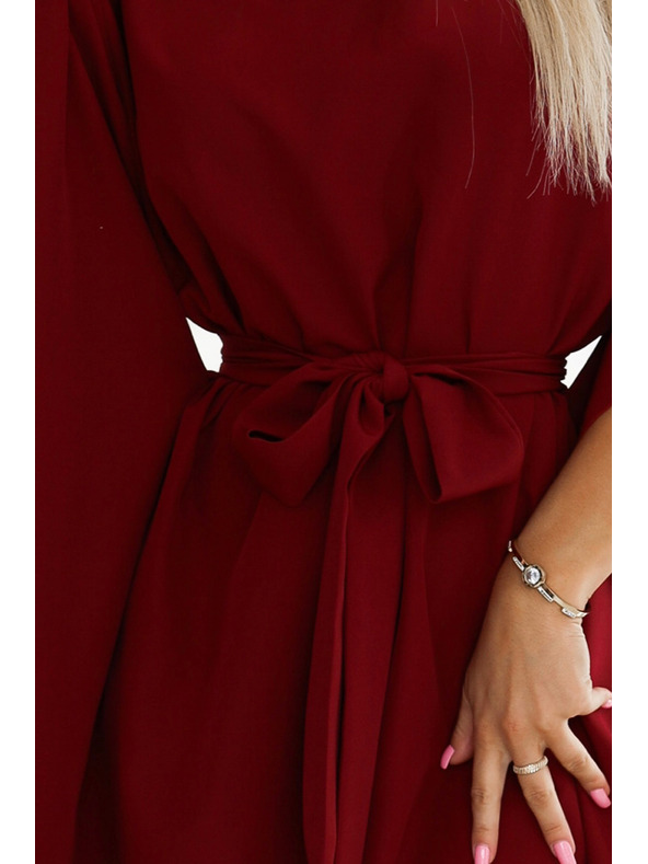 numoco SOFIA Motýlikové šaty so zaväzovaním v páse - Vínovej farby