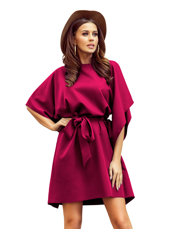 numoco SOFIA Motýlikové šaty so zaväzovaním v páse - Vínovej farby