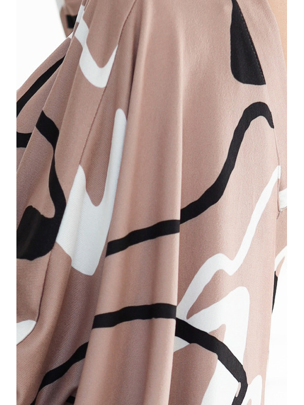 numoco Pohodlné netopierske šaty s výstrihom - béžové s čiernobielym vzorom