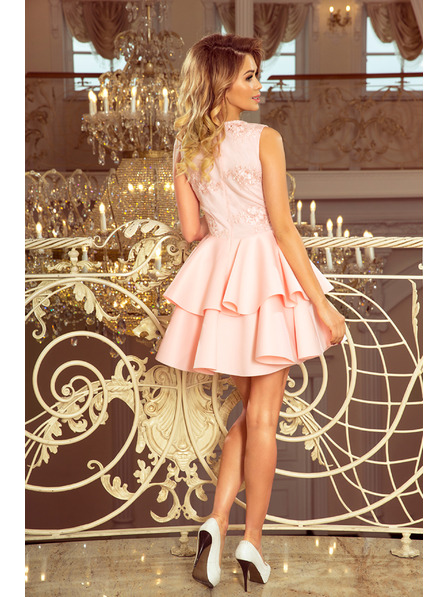 numoco ALEXIS - Exkluzívne šaty s čipkou a výstrihom - pastelovo ružové