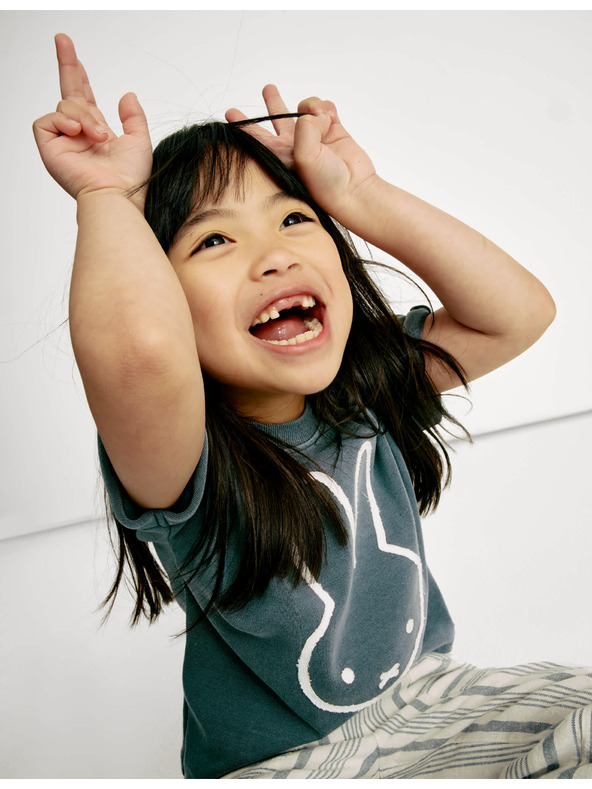 Marks & Spencer Tričko Miffy™ s vysokým podielom bavlny (1–8 rokov) Marks & Spencer sivá