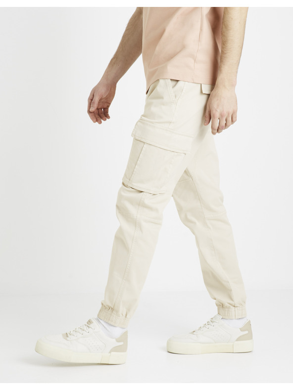 Celio Krémové pánske cargo nohavice Celio Docar
