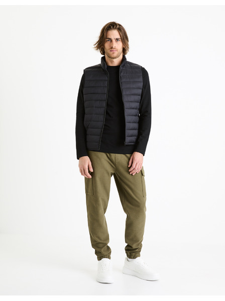 Celio Čierna pánska základná košeľa s vreckami Celio