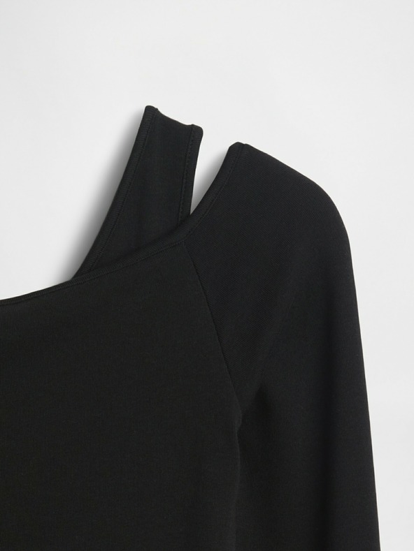 GAP Top s odhalenými ramenami GAP