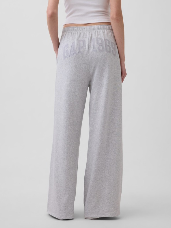 GAP Baggy tepláky s logom 1969 GAP