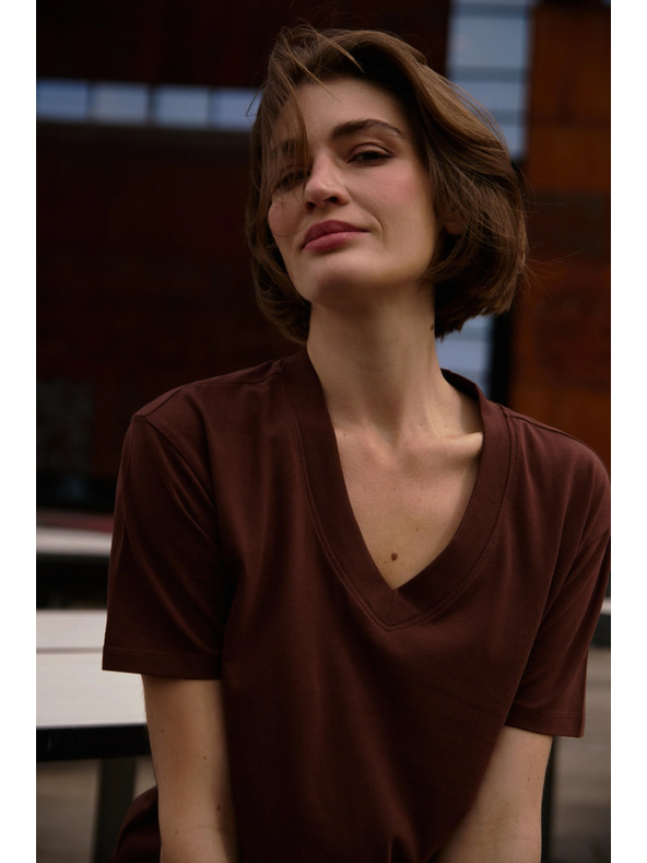 Moodo Hnedý top so V-výstrihom Moodo