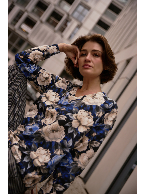 Moodo Kvetovaná mikina so výstrihom do V čierna Moodo