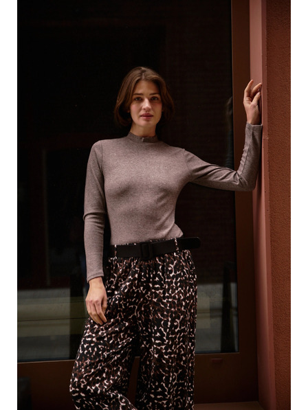 Moodo Hnedé tričko so stojačikom Moodo