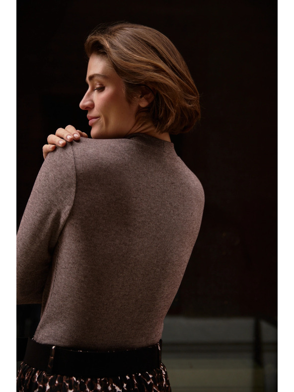 Moodo Hnedé tričko so stojačikom Moodo