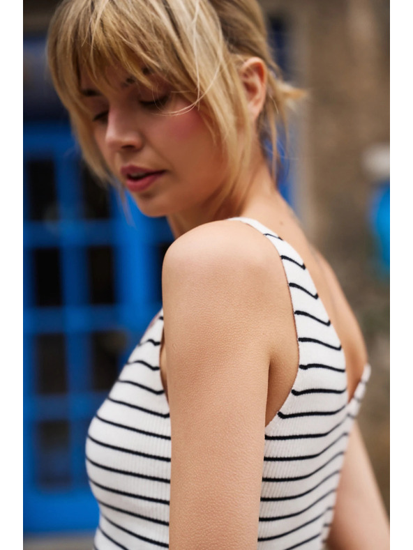 Moodo Bavlnený top v pruhoch béžový Moodo