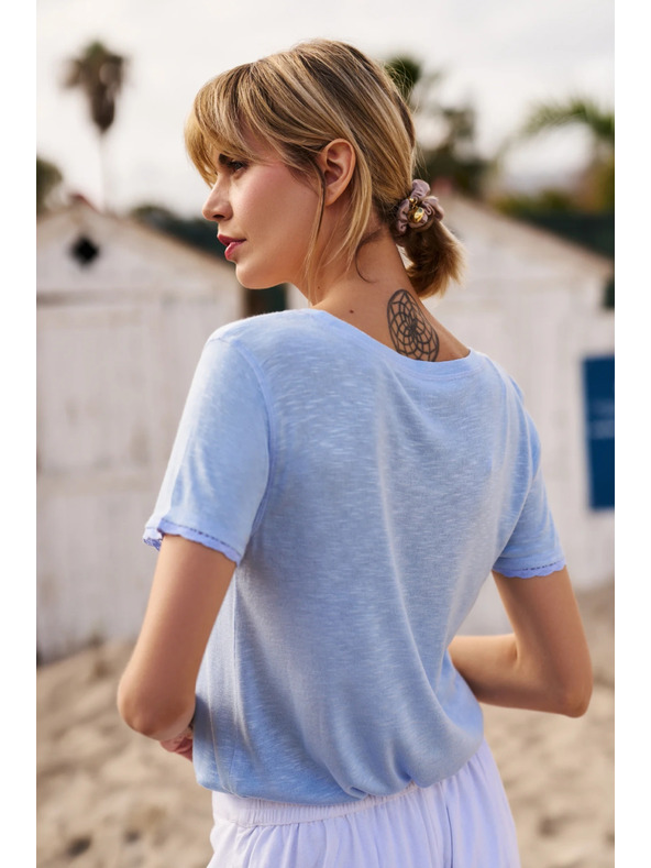 Moodo Svetlomodrá blúzka s okrúhlym výstrihom Moodo