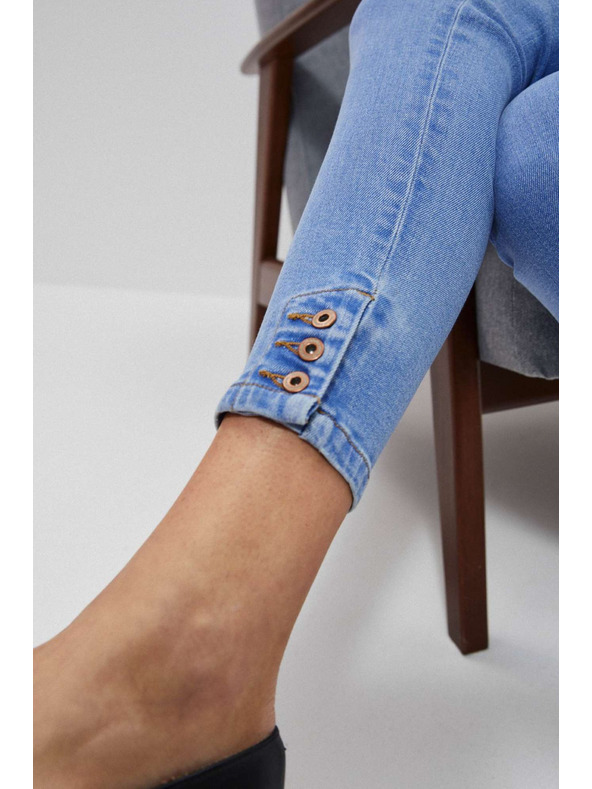 Moodo Modré džínsy medium waist s gombíkmi na nohaviciach Moodo