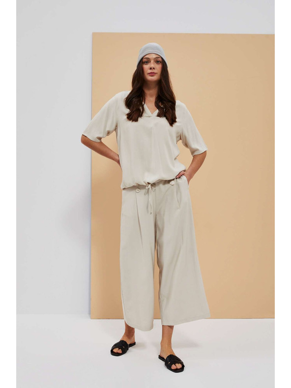 Moodo Pieskovohnedá košeľa Moodo so zaväzovaním v páse a výstrihom do V