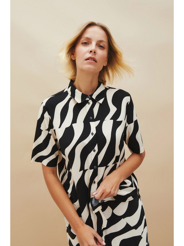 Moodo Viskózová košeľa s krátkymi rukávmi čierna Moodo