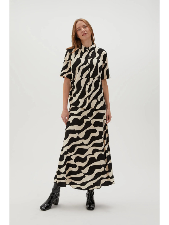 Moodo Viskózová košeľa s krátkymi rukávmi čierna Moodo