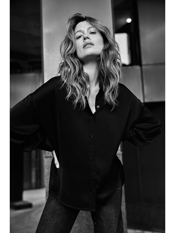 Moodo Hladká košeľa čierna Moodo