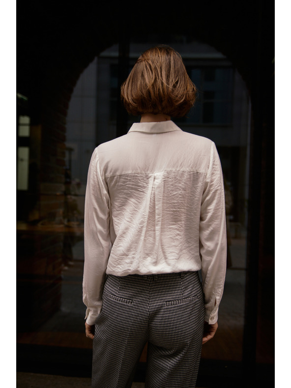 Moodo Hladká košeľa z viskózy biela Moodo